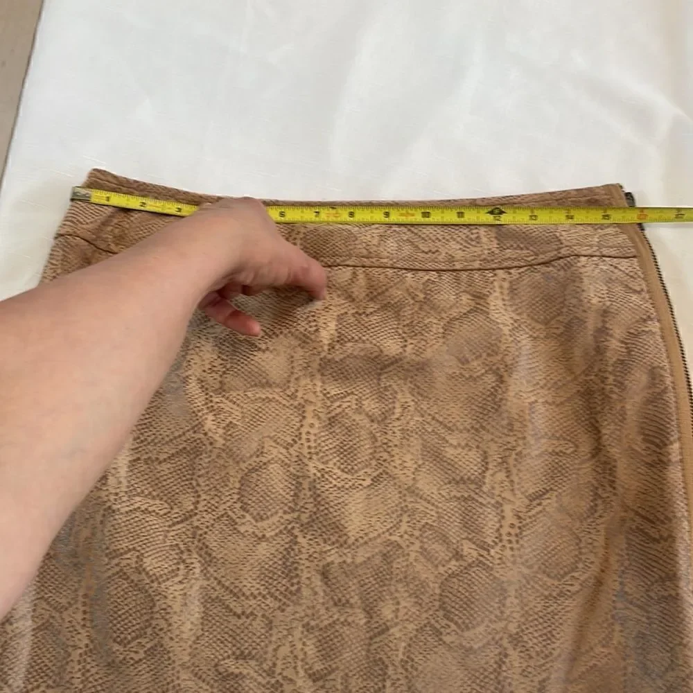 WOMAN BRAND SNAKE PRINT MACHINE WASHABLE MINI SKIRT.  NEW WITH TAGS